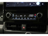 室内を快適温度にするオートエアコン!スイッチもシンプルで操作しやすく、オールシーズン快適なドライブに出かけられますね♪