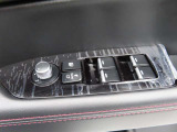 運転席のパワーウインドースイッチ部です。よく触れる場所だからこそ、使用状態があらわれますよね。ぜひこうした所もチェックしてください。