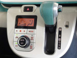車内を快適に、オートエアコンを装備しています。