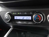 車内の温度管理に便利なオートエアコン☆