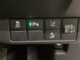 ハンドルの右側にはヘッドライトレベライザーとHondaセンシング用のメインスイッチがついています。ヘッドライトレベライザーは道路状況や積荷の加重に応じてライトの高さを調節できます。