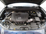 「SKYACTIV-G(ガソリン)」は、規格外の高圧縮を実現し、世界のエンジン技術者に驚きを与えました。さらに、それを維持したままノッキングの発生を抑え、熱効率を向上、走りにも寄与したエンジンです。