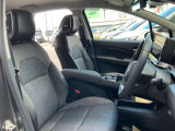運転席・助手席は、ゆったりと座れるサイズで、長時間の運転でも快適です。