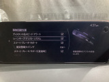 ハンドル操作をアシストすることにより車線からの逸脱回避を支援します。