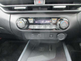 オートエアコンですので、車内を快適な空間に出来ます♪ 前席シートヒーター付きです!