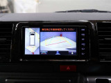 パノラミックビューモニター付きです。車両を上から見たような映像をディスプレイオーディオ画面に表示。運転席からの目視だけでは見にくい、車両周辺の状況をリアルタイムでしっかり確認できます。