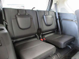 3列シートはご家族やお友達とのお出かけに役立ちますね。大きな荷物を積むときは3列目をしまうことも可能です。