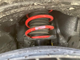 お車を安心してお乗りいただく為には、足回りの定期点検が欠かせません。サービスサポート(有償保証)では無料点検もご提供しており、安心のカーライフをお過ごしいただけるサポート体制が整っています。