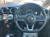 使いやすく安全な操作性と良好な視界を実現した運転席!