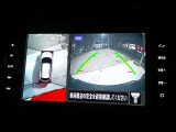 【アラウンドビューモニター】空から見下ろした映像がナビ画面にて確認可能です。駐車もラクラクですよ♪