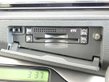 ビルトインタイプのETC車載機です。見た目もスマートで料金所通過もキャッシュレスです。