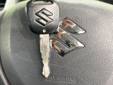 【キーレス】少し離れた場所からでもボタン一つでドアの開錠・施錠ができるのでとっても便利!ドアの鍵穴周りに傷をつけることもありません♪