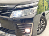 【LEDヘッドライト】悪天候や夜間走行時も良好な視界を確保し安心して運転できる高輝度LEDヘッドライトを装備!点灯速度が早く、消費電力も抑えられています。