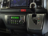 車内を快適に、オートエアコンを装備しています。