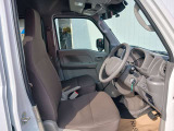 運転席側から観たフロントシートのイメージです。