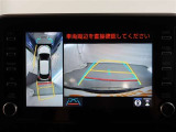 パノラミックビューモニター付きです。車両を上から見たような映像をディスプレイオーディオ画面に表示。運転席からの目視だけでは見にくい、車両周辺の状況をリアルタイムでしっかり確認できます。