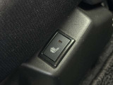 助手席にも嬉しいシートヒーターを装備!寒い日のドライブでも、座面を素早く温めて快適に過ごせます。エアコンの風が苦手な方にもおすすめで、同乗者の方への思いやりが感じられる快適装備です。
