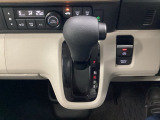 停車中にブレーキペダルを踏み続けなくてもブレーキ保持ができるオートマチックブレーキホールド機能もついております。