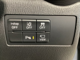 運転席脇のクラスタースイッチ部分にはカメラ切り替えスイッチ、パーキングセンサー、その他走行系スイッチを集中配置しております。