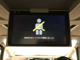 後席モニター装備!お出かけ時の渋滞時でもお子様や同乗者の方が退屈しません。ドライバーは運転に集中できます♪