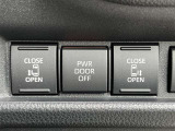 両側電動スライドドアのスイッチ付です。車内からもスイッチひとつで楽にドアの開閉が可能です。電動なので開閉時に力を使う必要がなく、半ドアになることもありません!