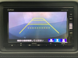 バックでの車庫入れも安心です! リアカメラが付いているバックモニター付のナビを装備しております。操作線もついており距離感も画面から確認できます。