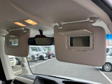 運転席と助手席にはミラー付きサンバイザーを装備☆