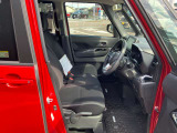 快適に運転できるドライブポジション!運転席シートリフターとチルト&テレスコピック付きステアリングで、女性でも無理のない運転姿勢がとれます。