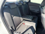 大切な友人を招きたくなる、落ち着きのある快適な後部座席です。A calm and cozy rear seat perfect for your friends.