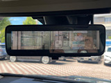 【スマートリヤビューミラー】後席の大きな荷物や同乗者で後方が確認しづらい時でも安心!カメラが撮影した車両後方の映像をルームミラー内に表示。クリアな視界で状況の確認が可能です!