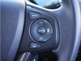 【アダプティブクルーズコントロール】ステアリングのスイッチを操作するとミリ波レーダーで先行車との距離を測定。設定を適切に保ちながら加速・減速、さらに停止まで自動に追従します。
