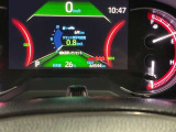 視認性に優れたメーターを採用しており、走行中でも車速や情報が分かりやすく表示されます。運転時の視線移動をむりのない範囲に抑え、快適で安心感のあるドライブをサポートします。