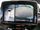 アラウンドビューモニター。クルマを上空から見下ろしているかのような映像で、駐車の際、周囲の安全を確認できます!