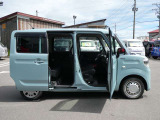 両面スライドドアとなっております!狭い場所に駐車した時に安心して横にスライドして乗り降りできますよ!