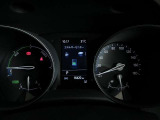 運転に役立つ情報を分かりやすく表示するマルチインフォメーションディスプレイを中央に配したとても見やすいメーター