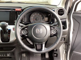 ステアリングスイッチでオーディオ各種操作が可能で、運転に集中できます。安心・安全・快適なドライブをお楽しみいただけます。