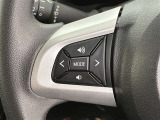 運転中、オーディオの操作をしてて、ハッとしたことはありませんか?ステアリングスイッチは、運転中でもハンドルでオーディオの操作が可能です。安全なドライブをサポートします。