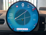 自動車業界初の円形有機ELディスプレイは、スマートフォンのように簡単に操作できます。