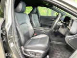 運転席シート廻りは使用感も少なく、良好な状態となっています。前オーナー様が丁寧に使っていたことがよくわかりますね。