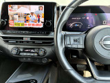 ハンドル周りには車両状態の確認やナビ操作が可能なステアリングスイッチを完備♪