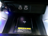 置くだけでワイヤレスで充電可能です。