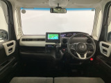 【前方視界】開放的な前方視界!運転がしやすく疲れにくいです♪窓が大きく、見通しがとっても良いおクルマですよ♪