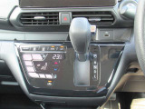 無段変速が魅力のCVT車です♪発進から加速までアクセルを一定にして走ることで滑らかに走ります♪車内も静かで振動もごくわずか!CVT車もATの一種なので、もちろんAT限定免許で運転OKです♪