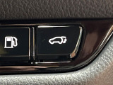 【パワーバックドア】スマートキーや運転席のボタンを押すだけでリアゲートが自動で開閉します!荷物を持っている時や、高い位置にあるバックドアを閉める際に便利な機能です♪