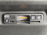 【ETC】有料道路を利用する際に料金所で停止することなく通過できる、ETC車載器(ノンストップ自動料金収受システム機器)が装備されています。セットアップを行うことで利用可能になります。