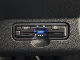 電子制御パーキングブレーキを採用!発進時にアクセルを踏めば自動的に解除されます(※運転席のシートベルトが装着されている時のみ作動)