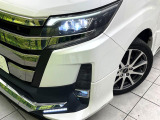 【LEDヘッドライト】悪天候や夜間走行時も良好な視界を確保し安心して運転できる高輝度LEDヘッドライトを装備!点灯速度が早く、消費電力も抑えられています。