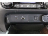 スマートフォンなどの音楽再生が可能なUSB接続ジャック装備車両です♪♪♪