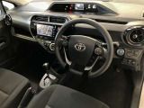 運転席周りのレイアウトをご覧ください。ナビゲーションが綺麗に装着されすっきり収まってますね!