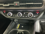 運転席/助手席シートヒーターで寒い日もすぐに温かくなり快適に過ごせます。3段階の温度調整が可能です